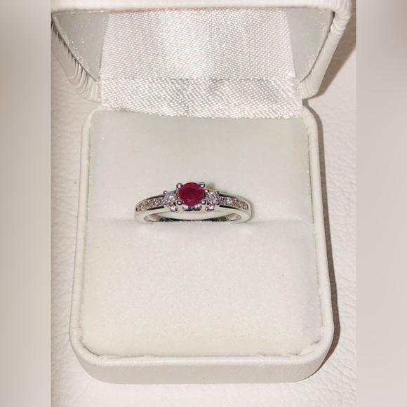 New Ruby, Diamond and White Gold Ring w Appriasal - Picture 9 of 11